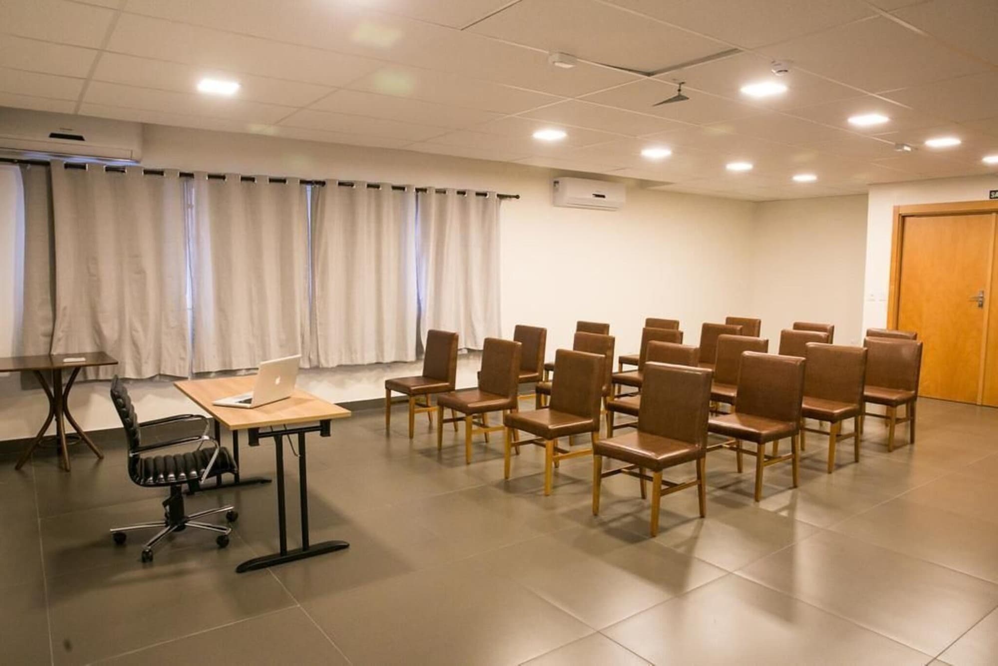 Dom Rafael Premium, Conferences