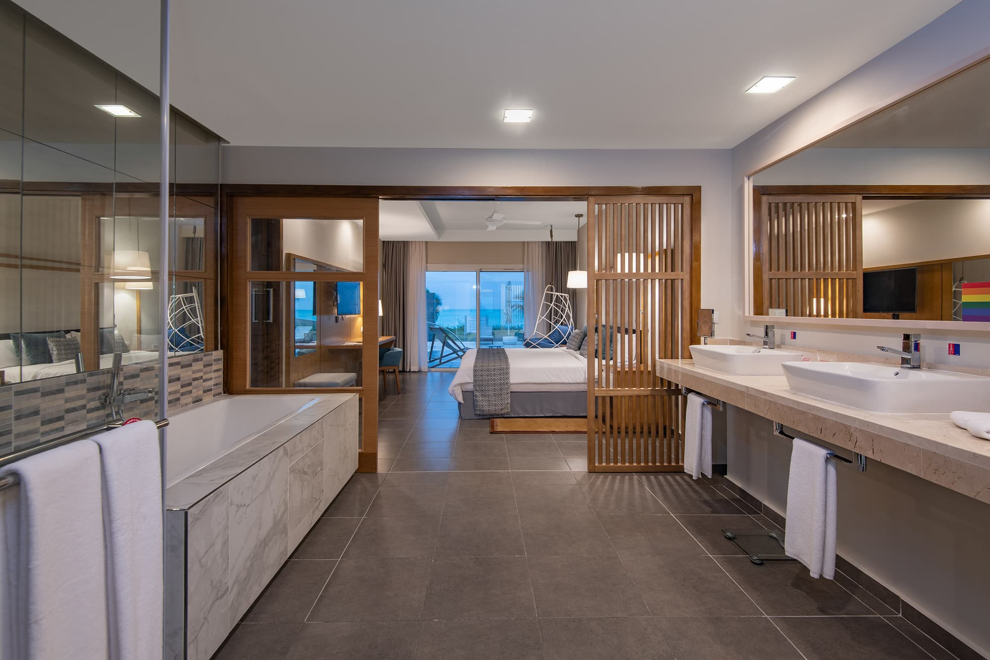 Gran Muthu Rainbow, Room