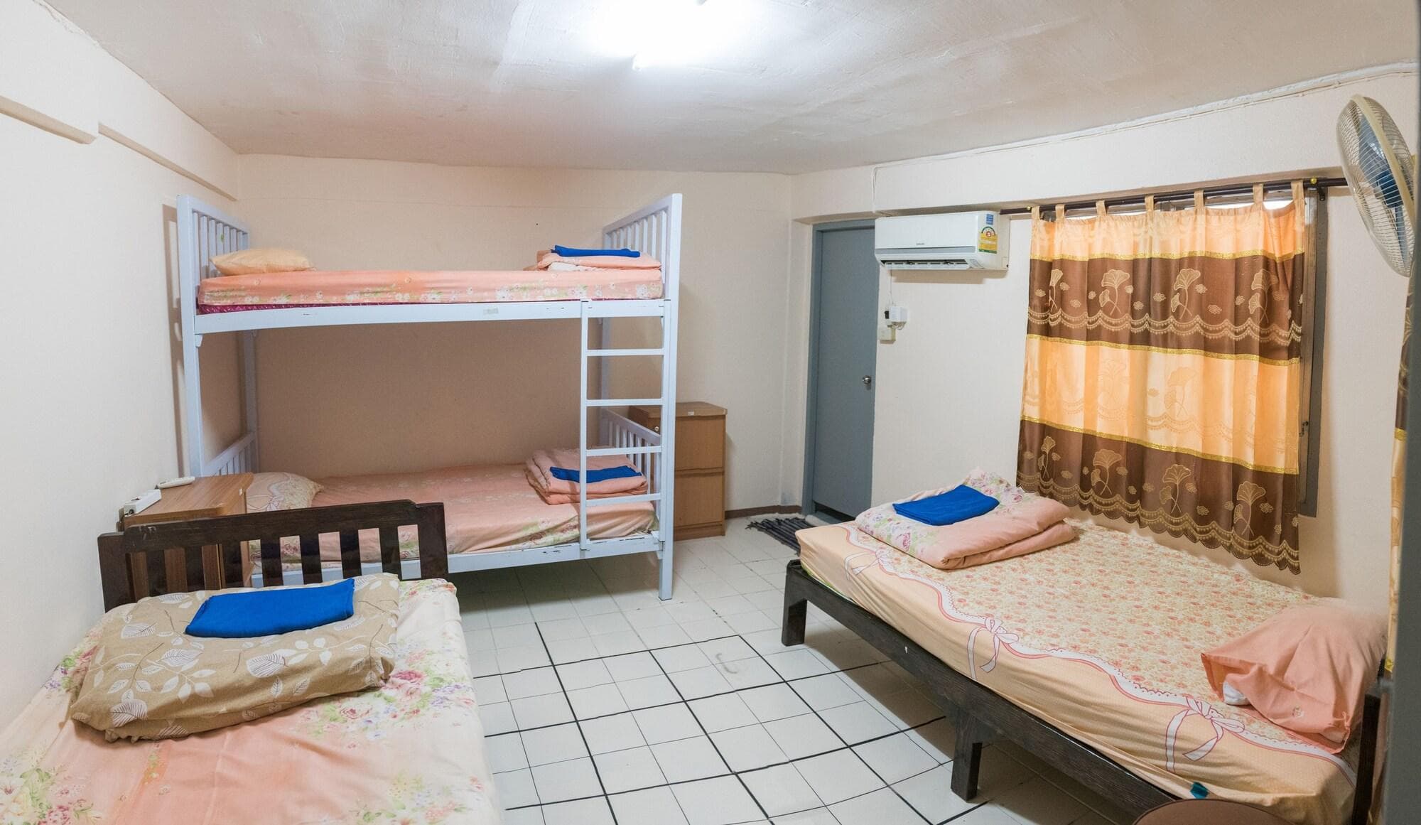 Dutch Guesthouse, Room