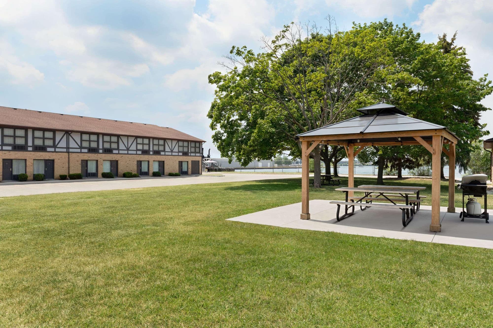 Days Inn By Wyndham Sarnia Harbourfront, General view