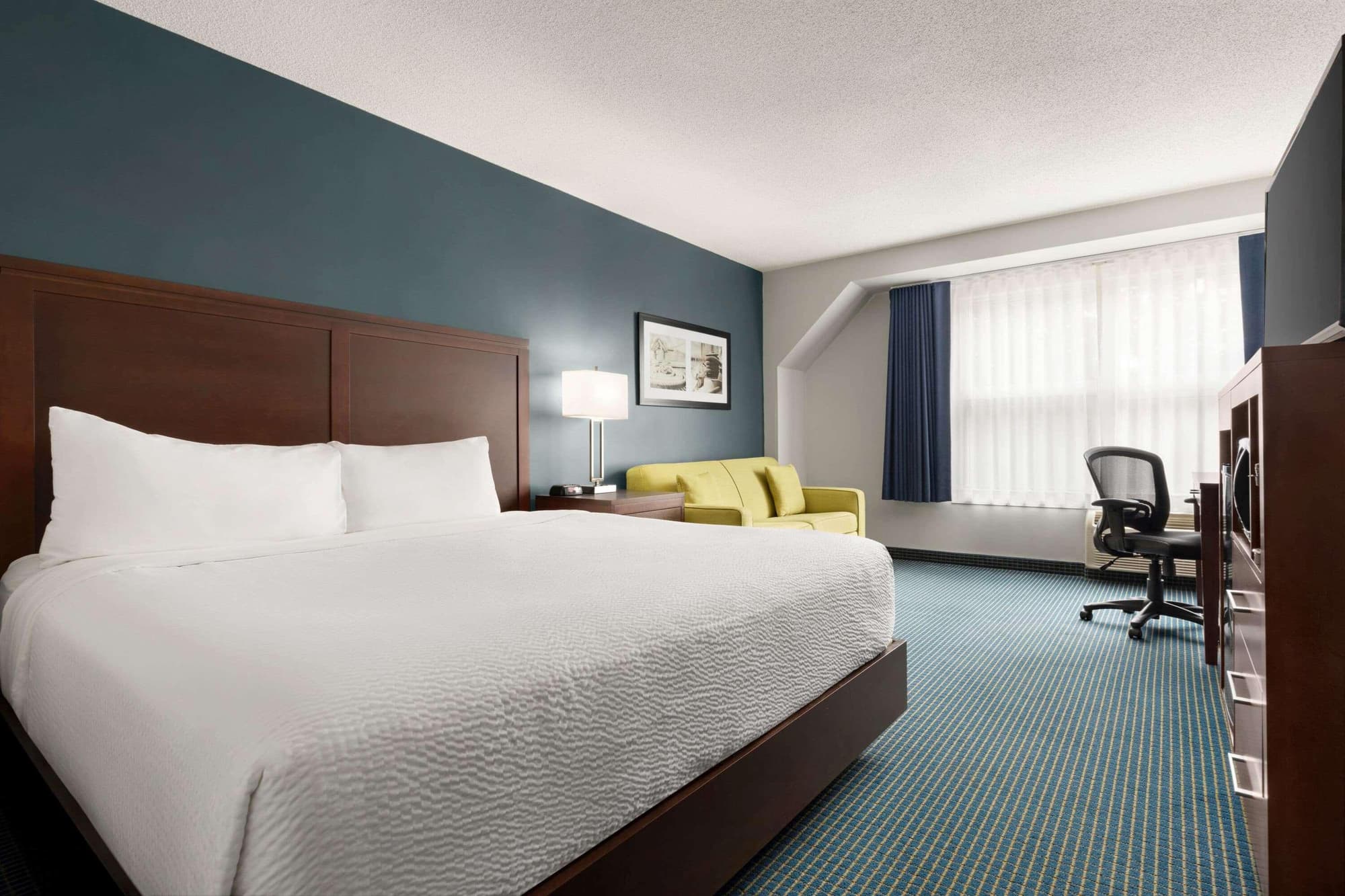 Days Inn By Wyndham Sarnia Harbourfront, Room