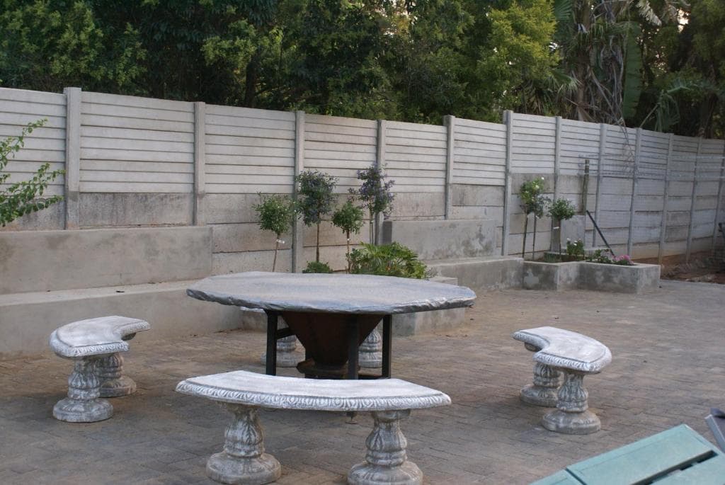 Airport Inn Bed and Breakfast, Terrace