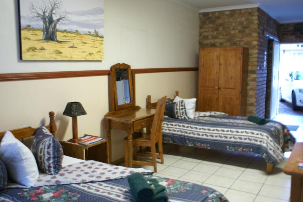 Airport Inn Bed and Breakfast, Room