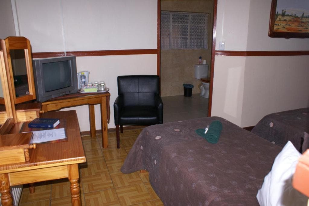 Airport Inn Bed and Breakfast, Room