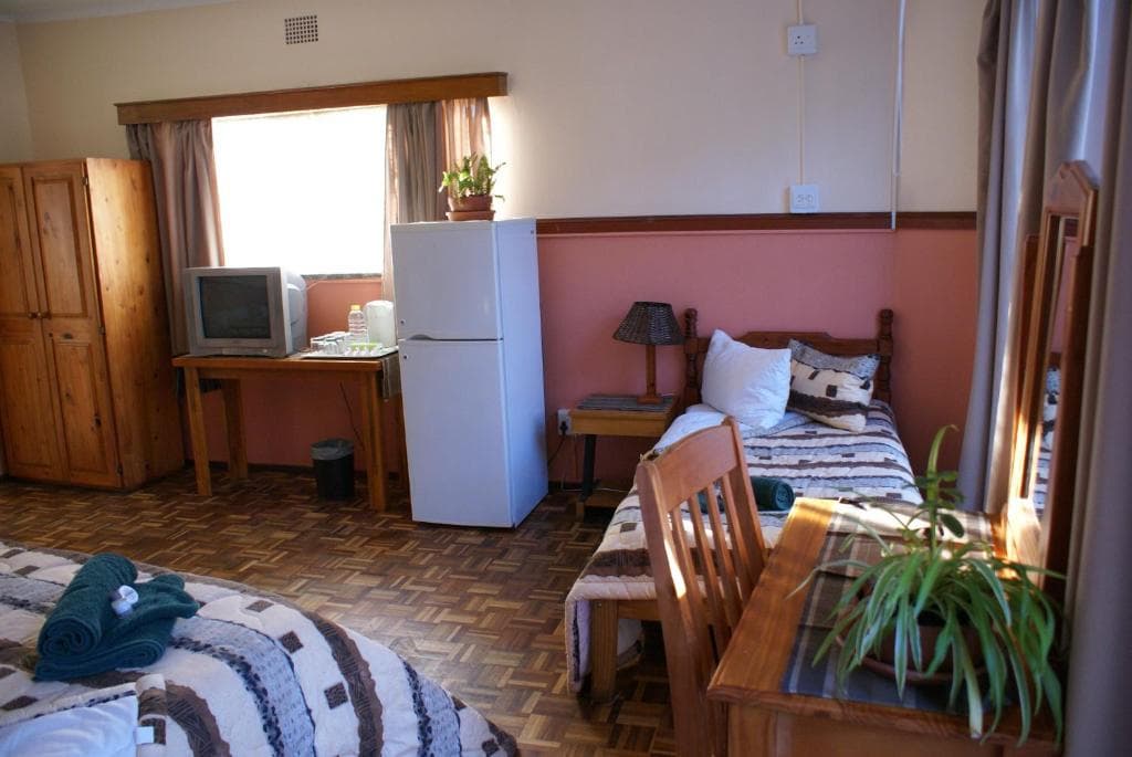 Airport Inn Bed and Breakfast, Room