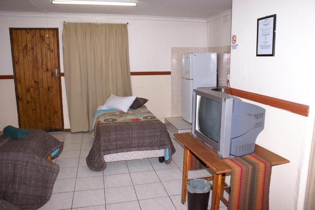 Airport Inn Bed and Breakfast, Room