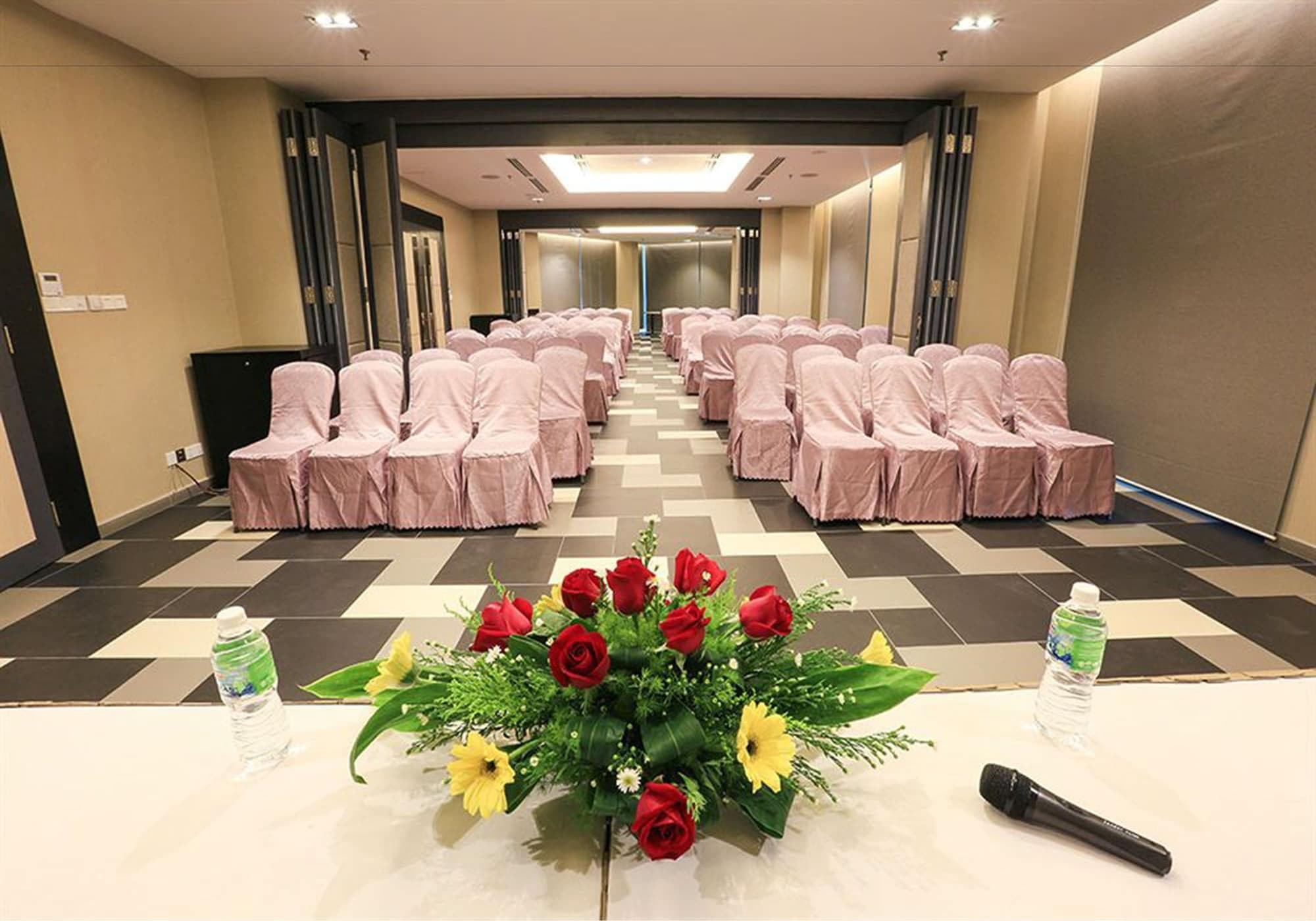 Eco Tree Hotel, Conferences