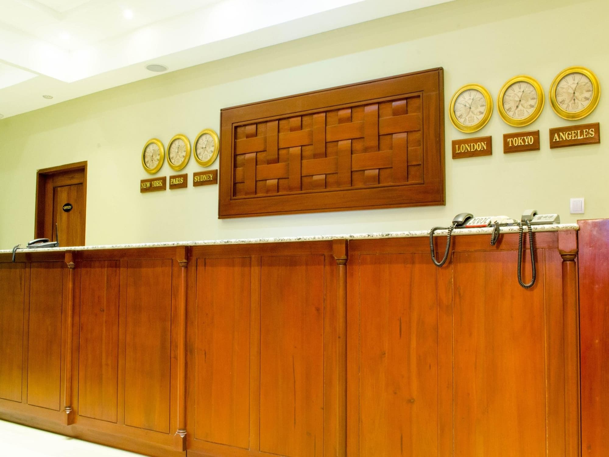 Ritz Hotel Angeles, Lobby