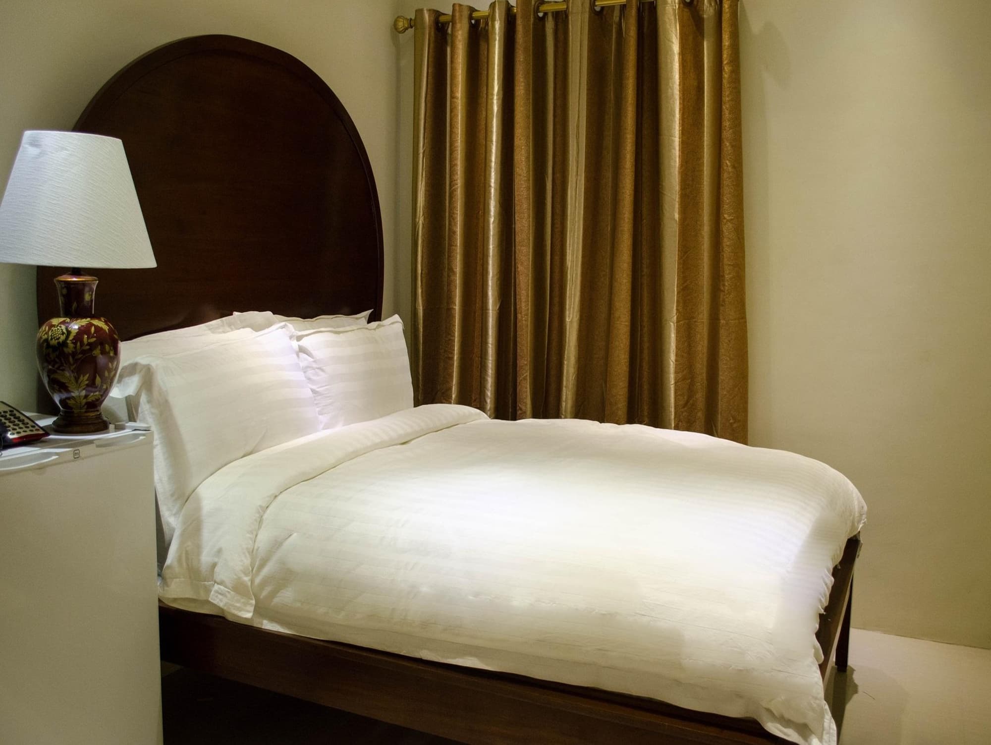 Ritz Hotel Angeles, Room