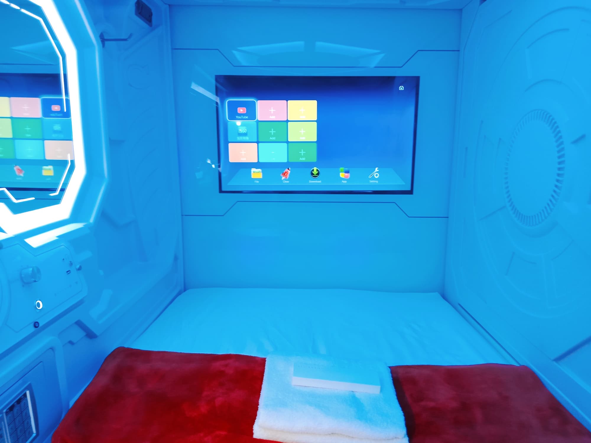 8hostel, General view