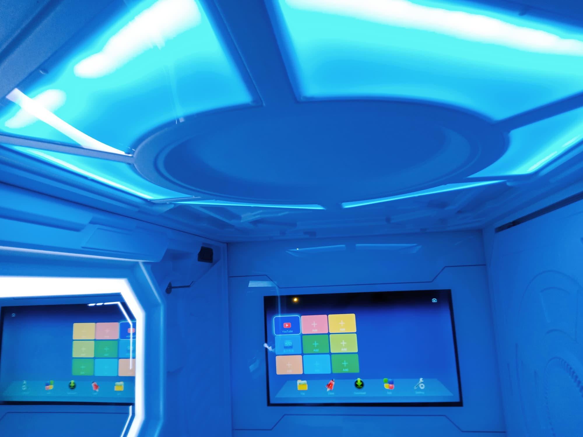 8hostel, General view