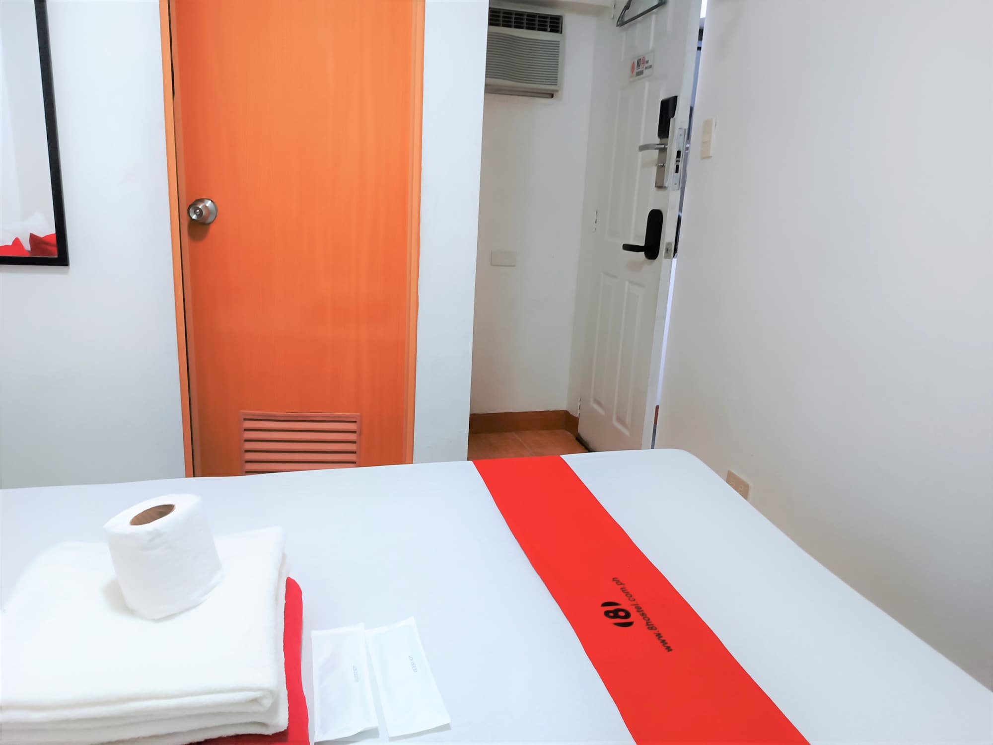 8hostel, General view