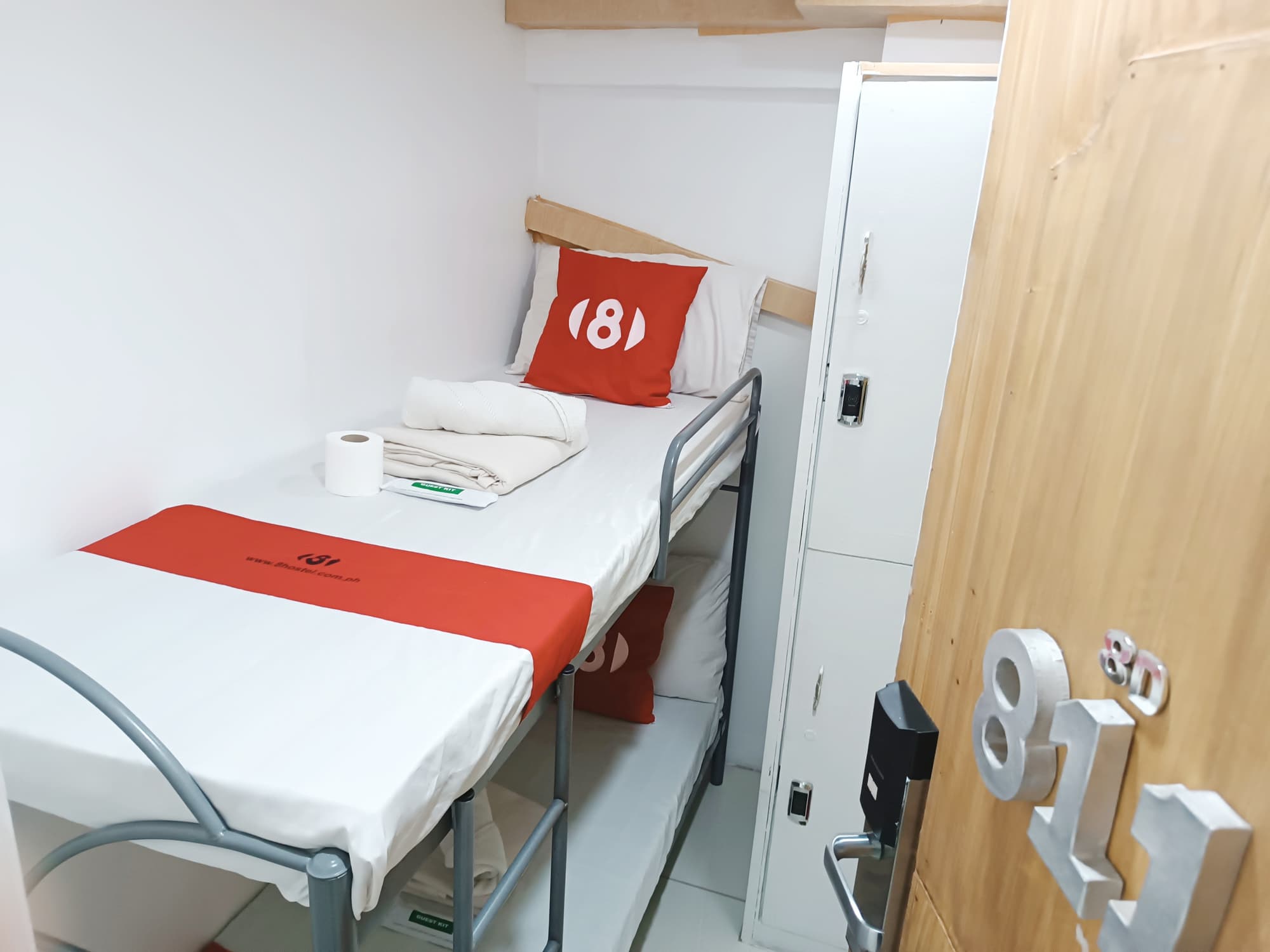 8hostel, General view