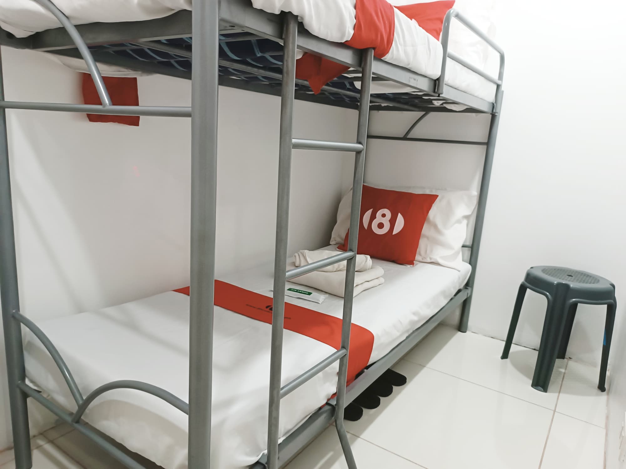 8hostel, General view