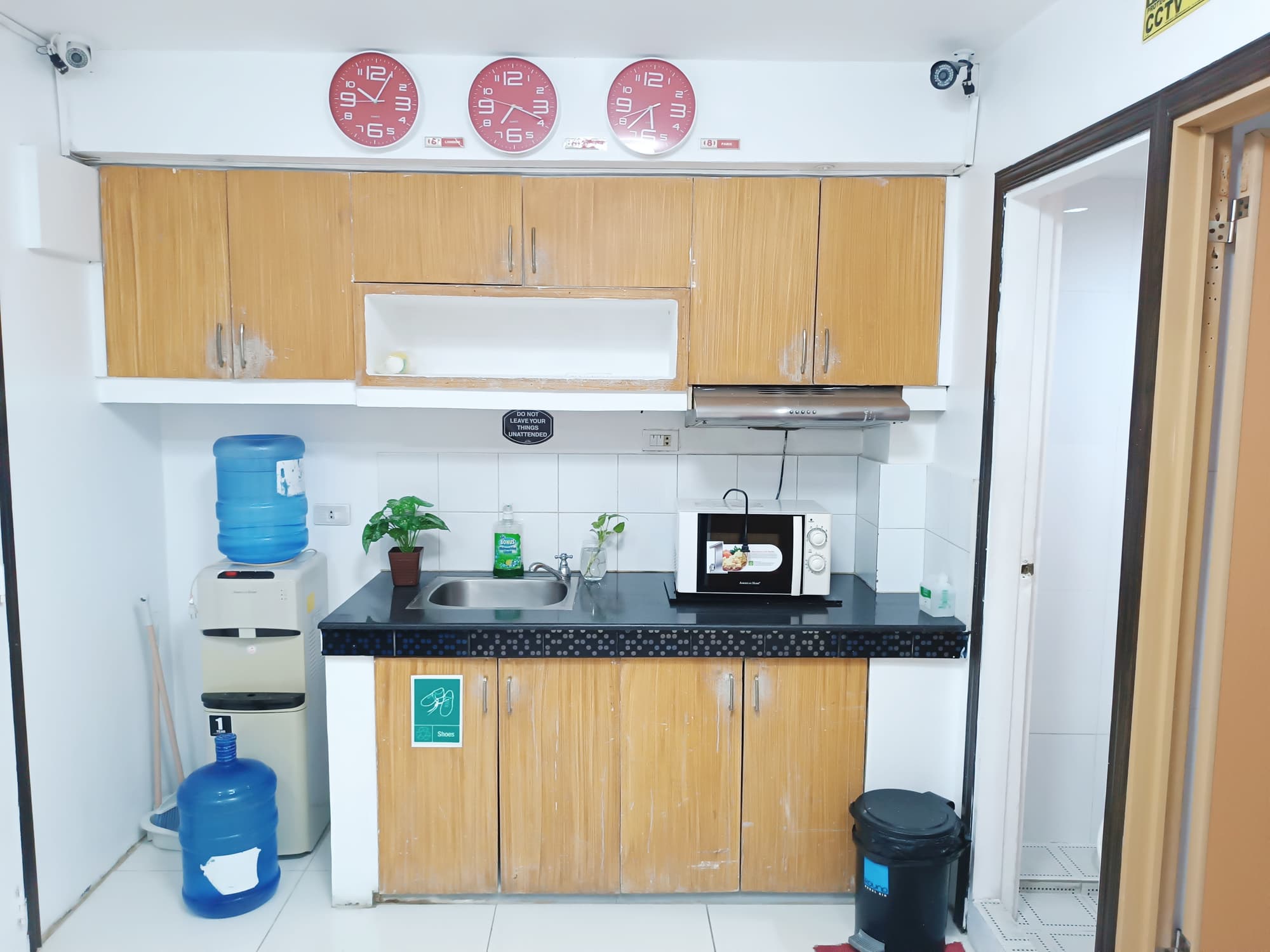 8hostel, General view