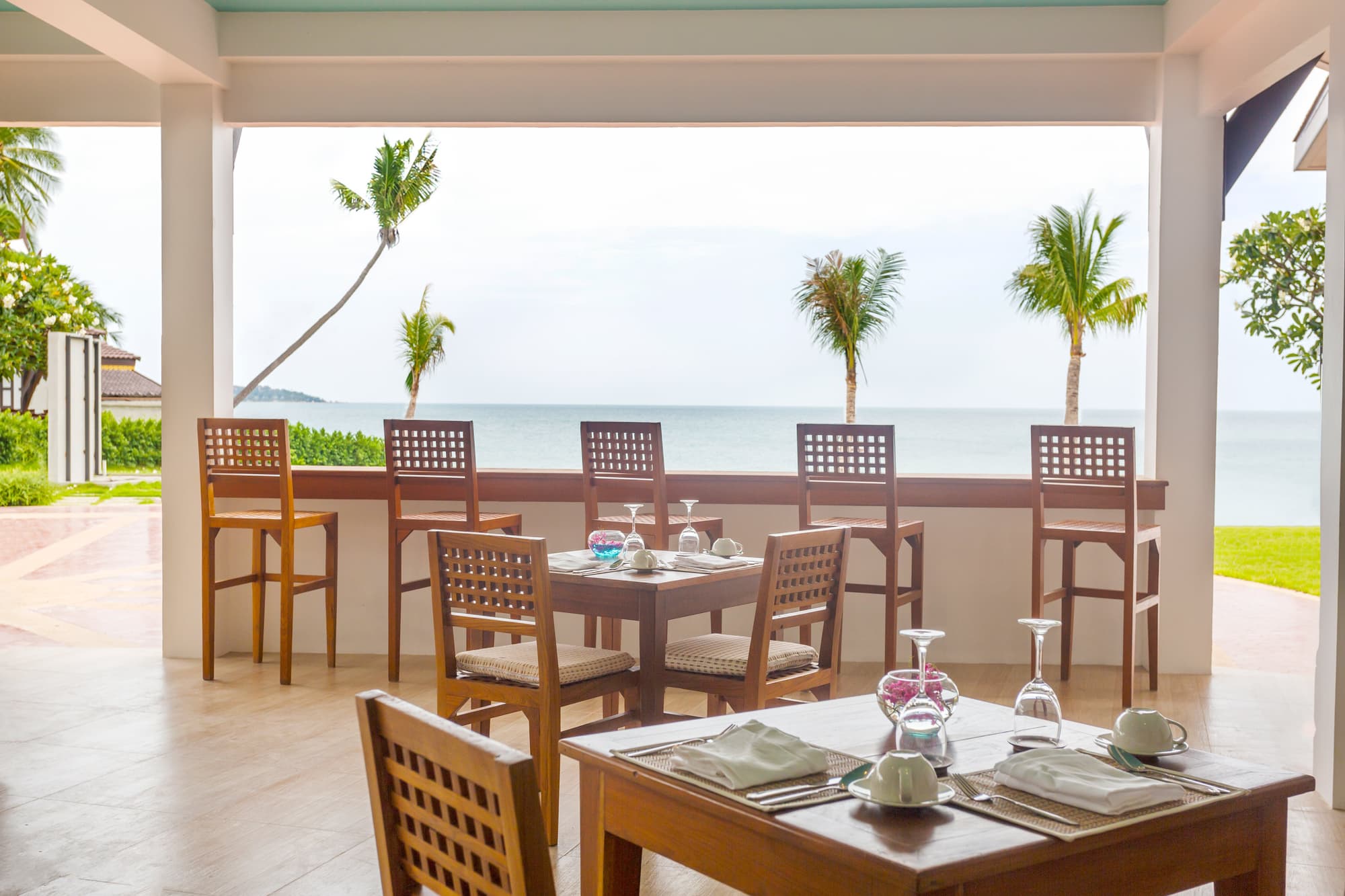 Aura Samui Best Beach Hotel, Bar