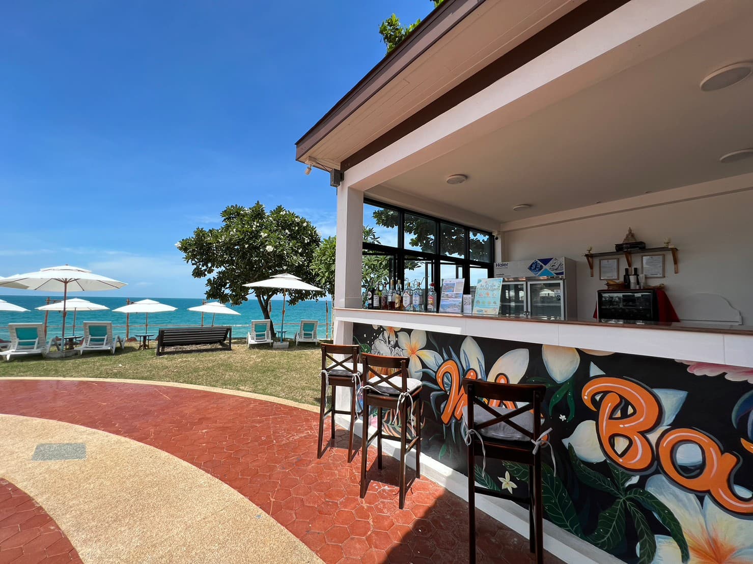 Aura Samui Best Beach Hotel, Bar