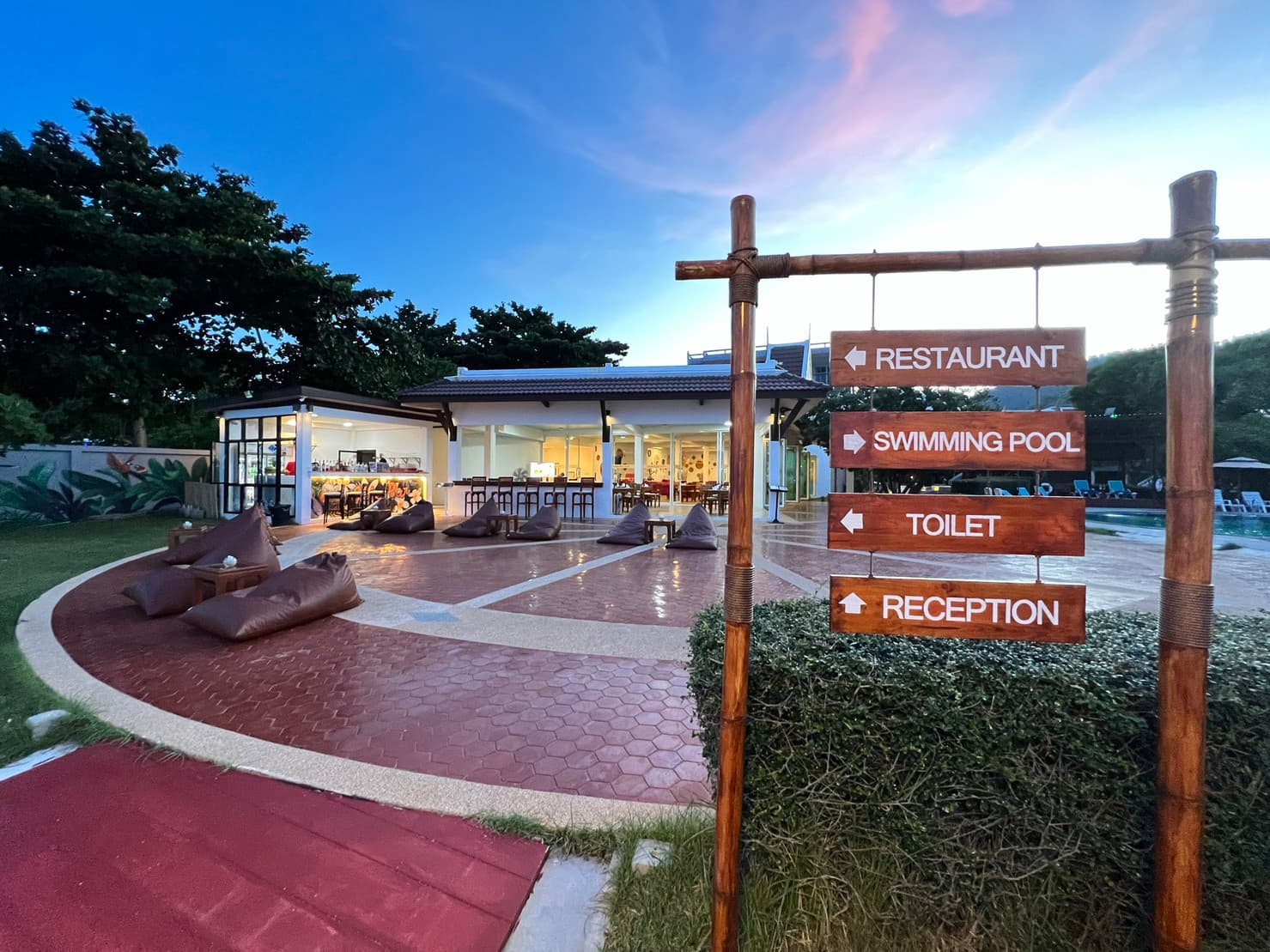 Aura Samui Best Beach Hotel, Bar