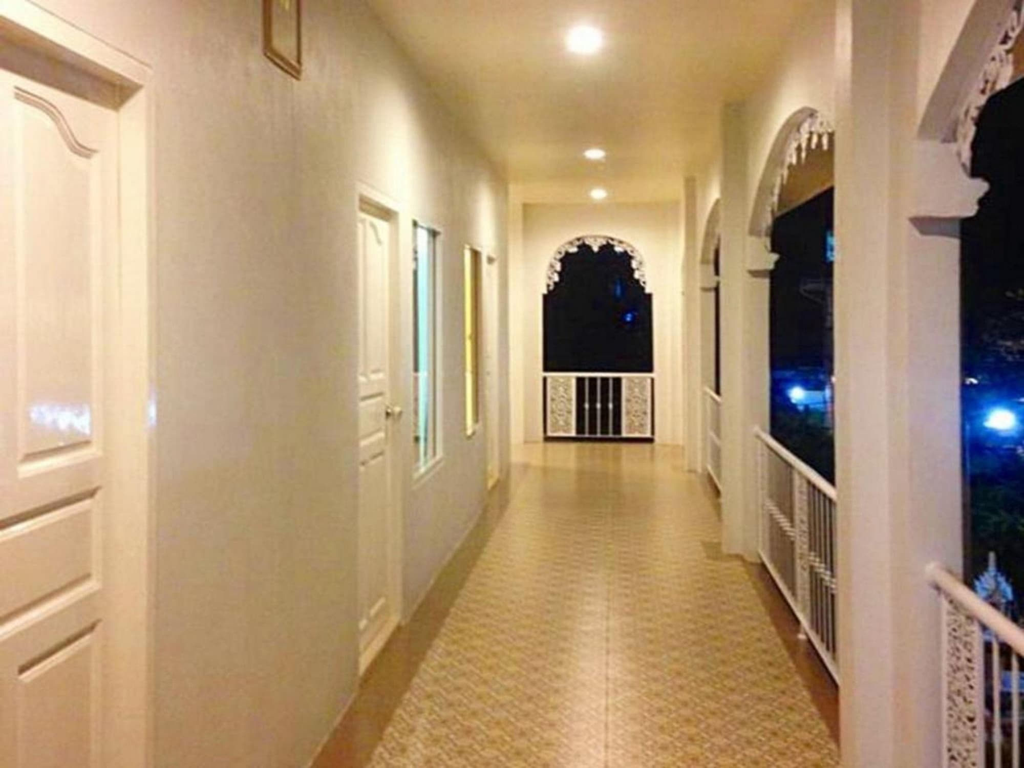 Banlomnow Hotel, General view