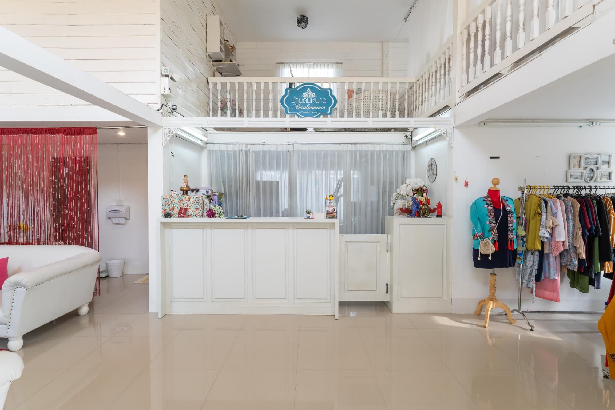 Banlomnow Hotel, Lobby