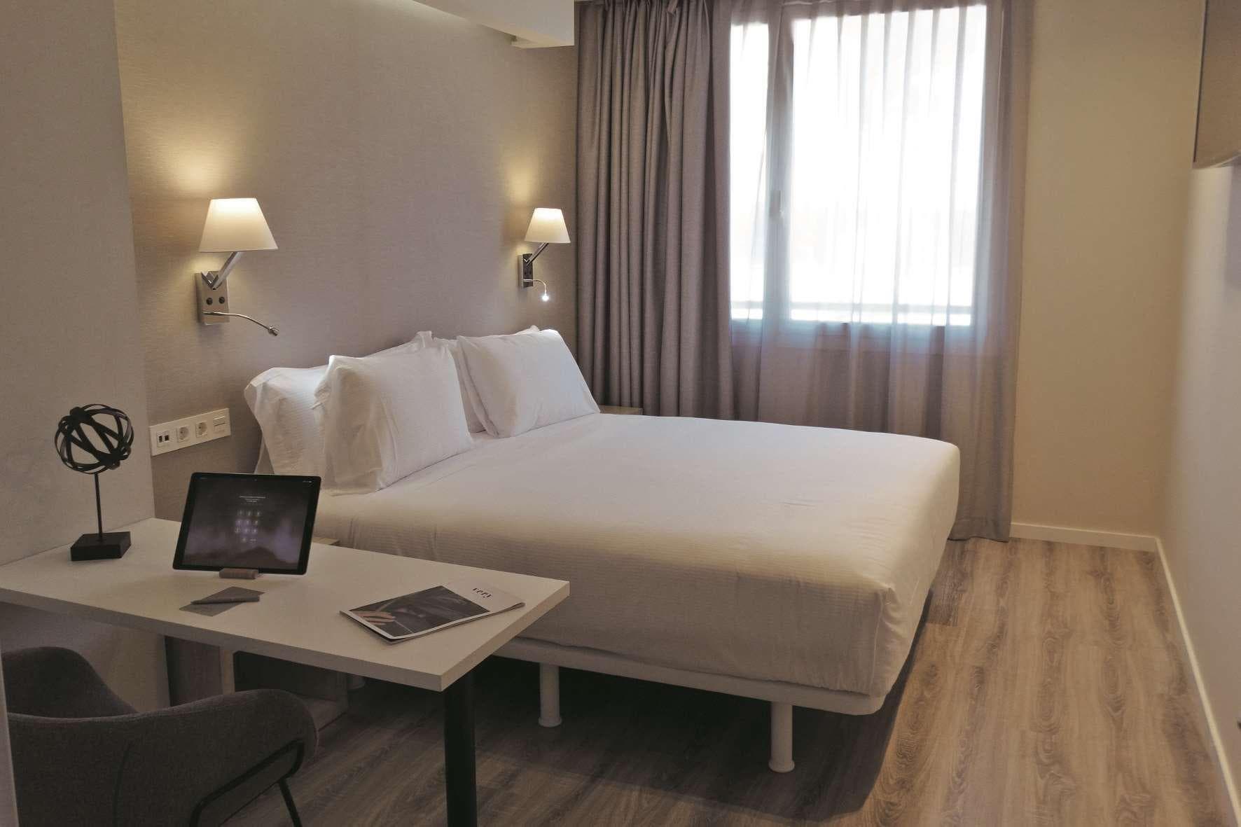 Bilbao City Center by Abba Suites, Room