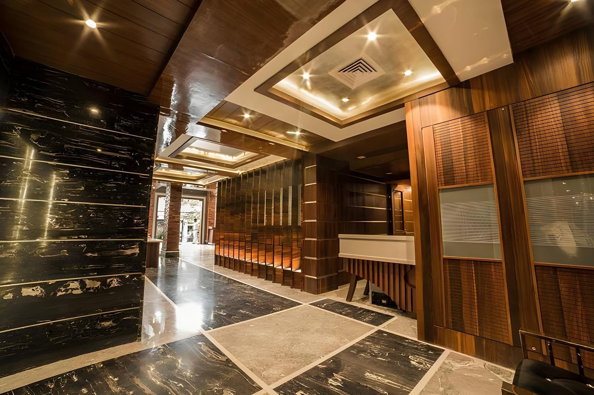 Costa Riviera Hotel, Lobby