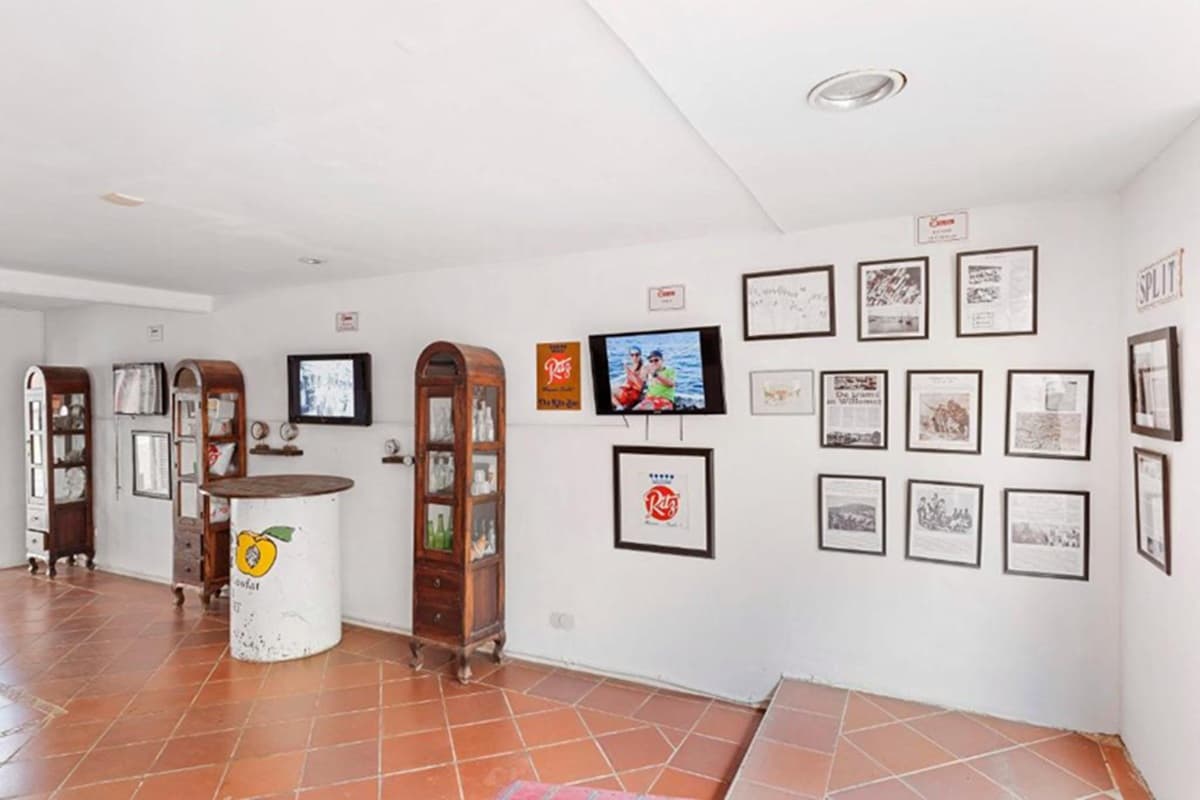 The Ritz Hostel, Lobby