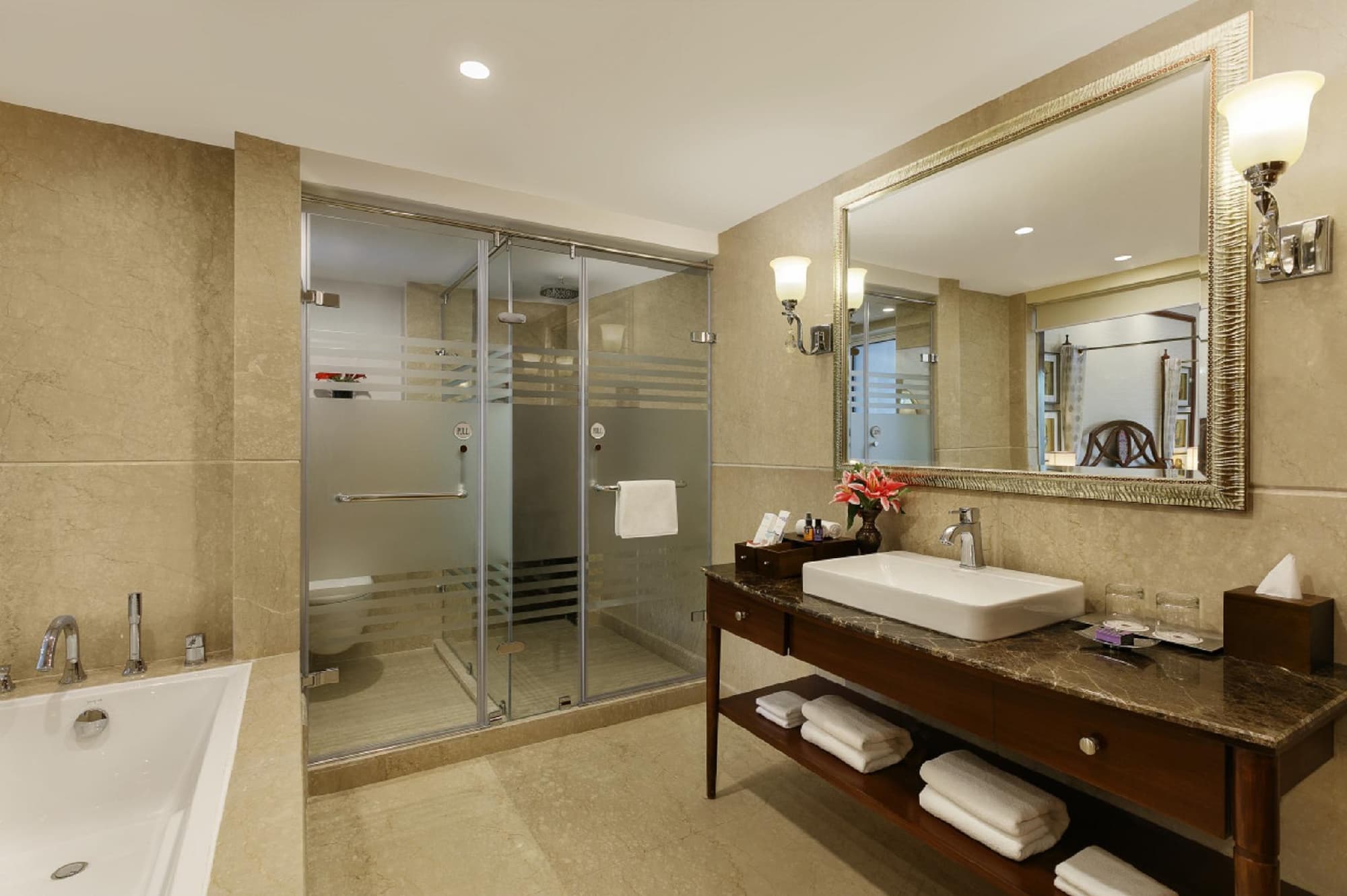 The Grand Dragon Hotel, Room