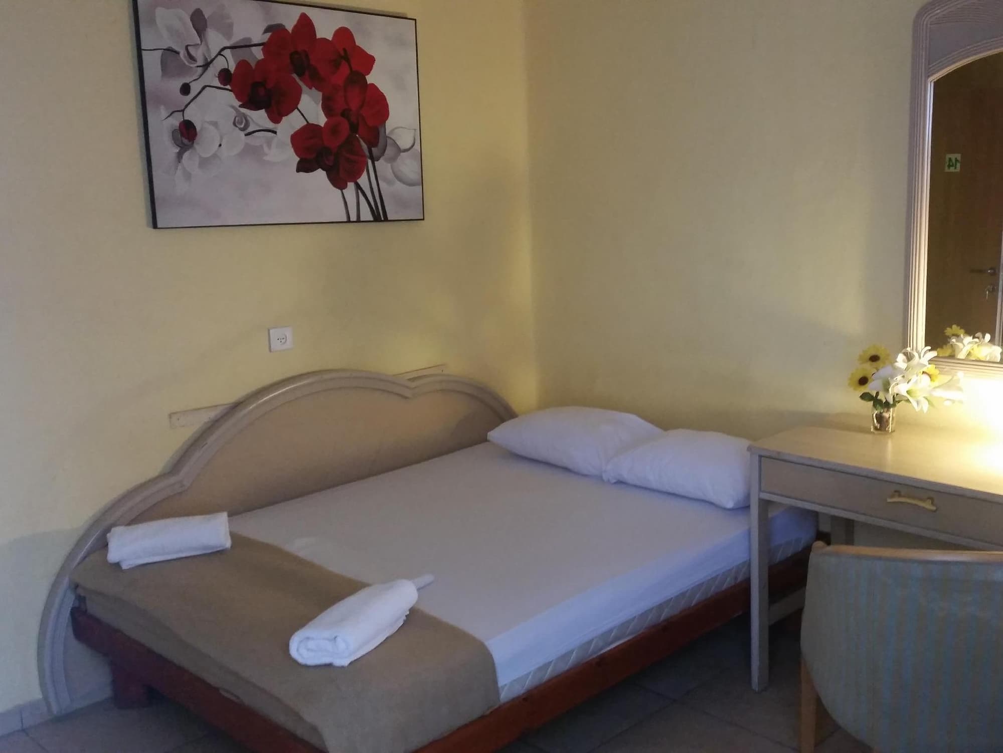 Hotel 34, General view