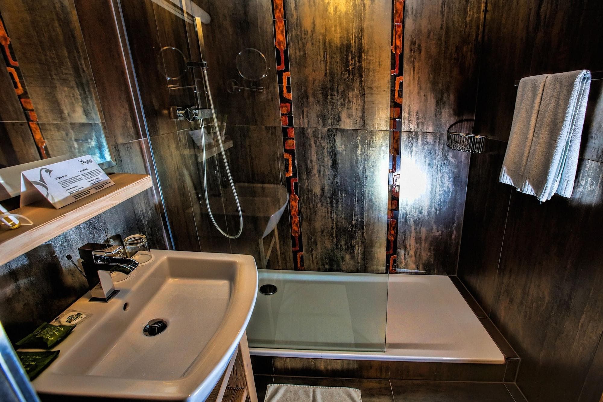 Aplend Kukucka Mountain Hotel & Residences, Room