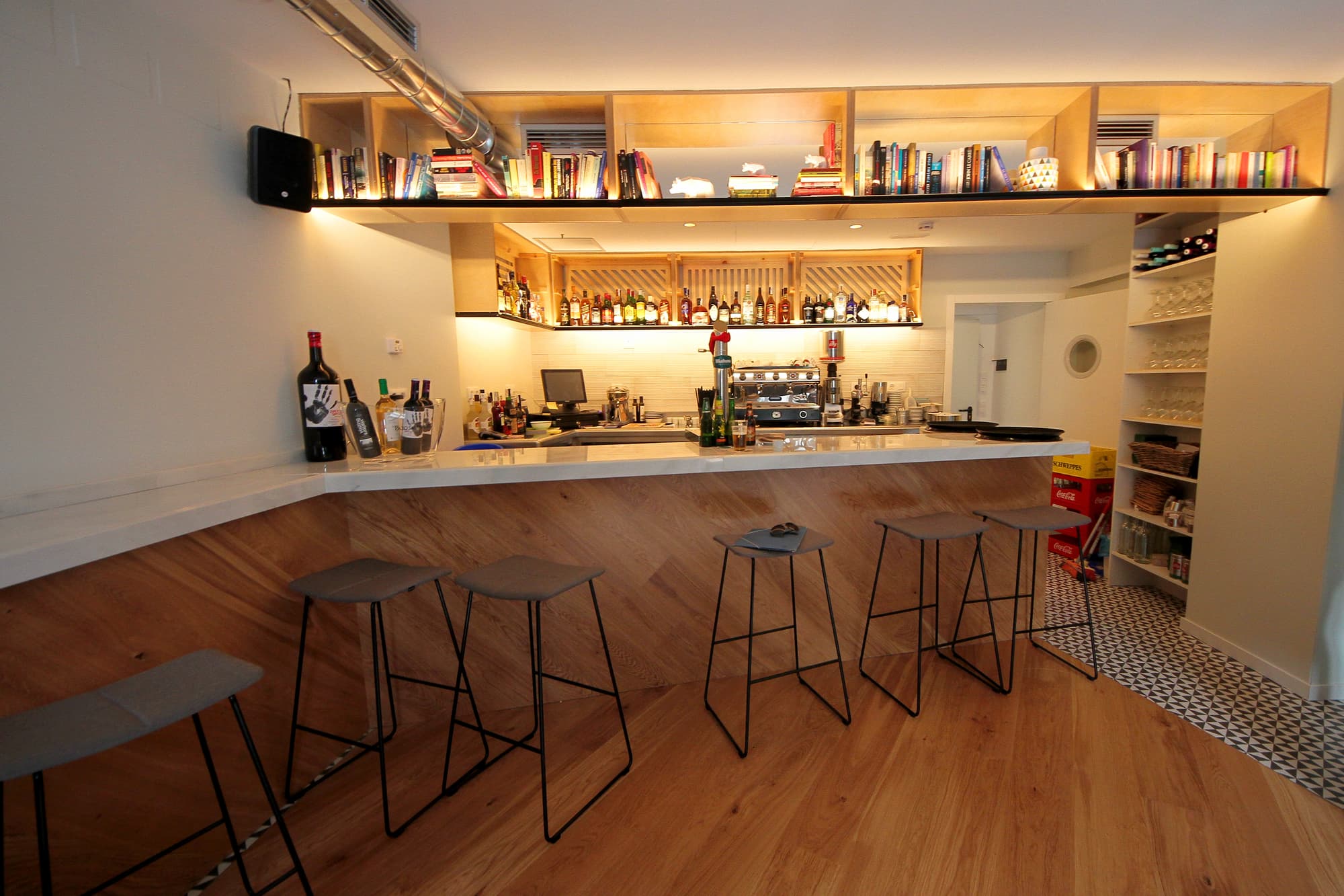 Complutum Hostel, Bar