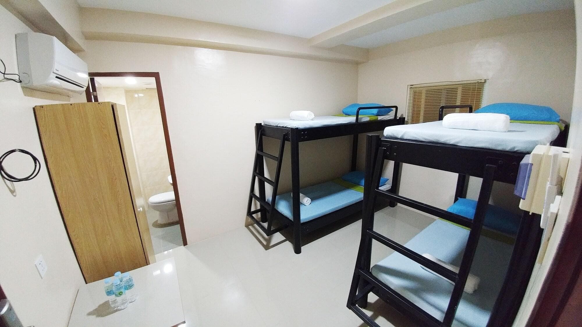 Cebu Courtyard, Room