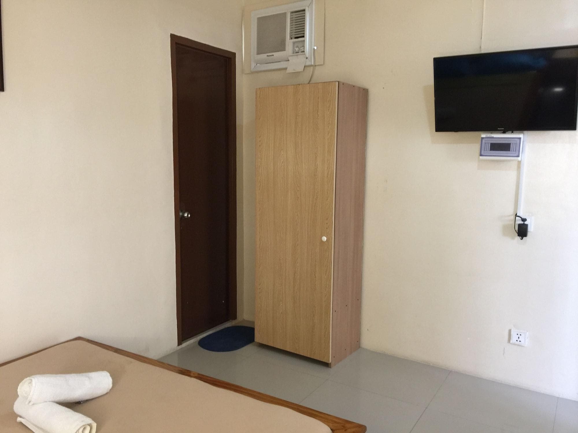 Cebu Courtyard, Room