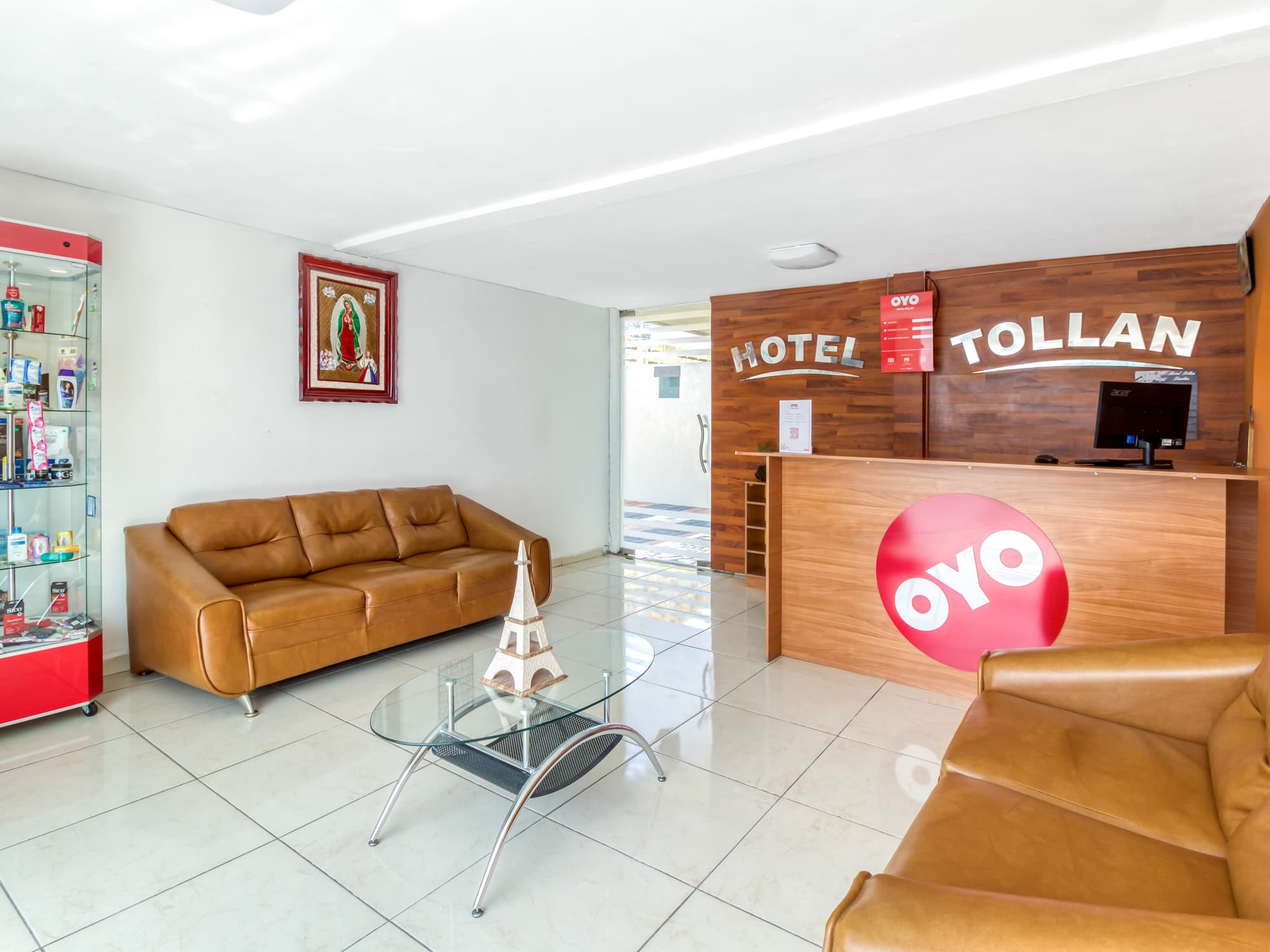 OYO Hotel Familiar Tollan, Lobby