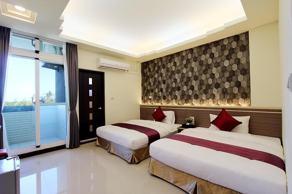 Blue Ocean Stars , Room