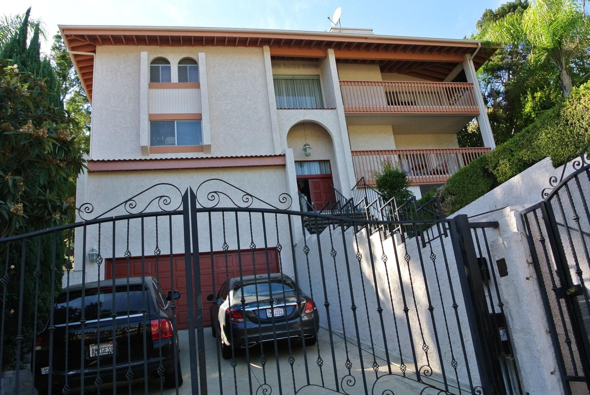 Mini Mansion In Hollywood Hills, General view