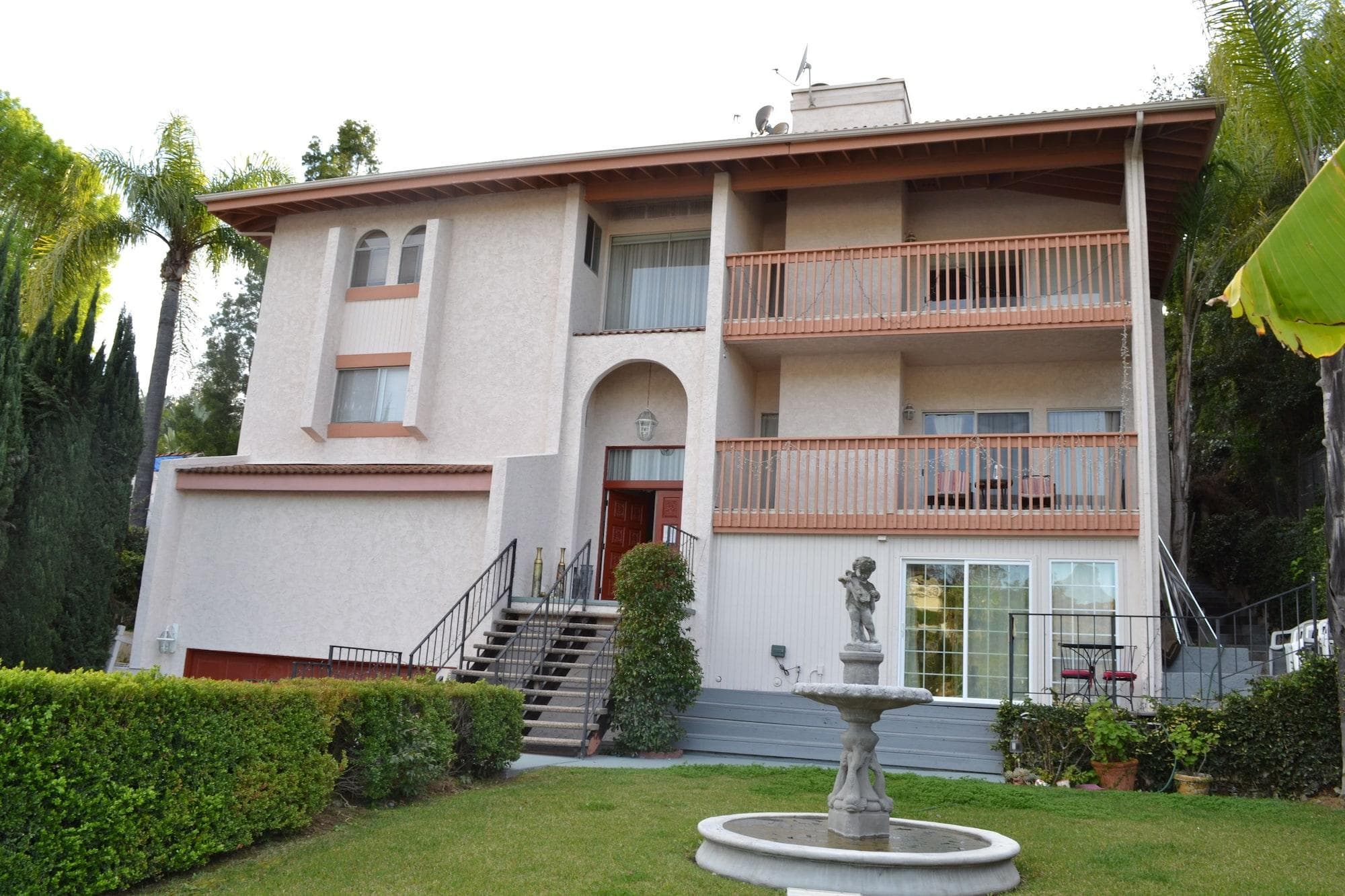 Mini Mansion In Hollywood Hills, General view