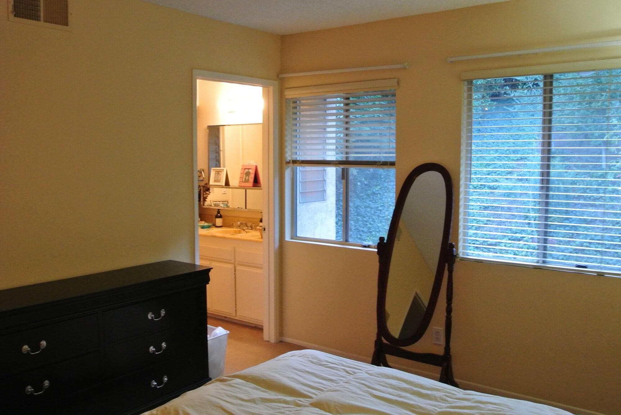 Mini Mansion In Hollywood Hills, Room