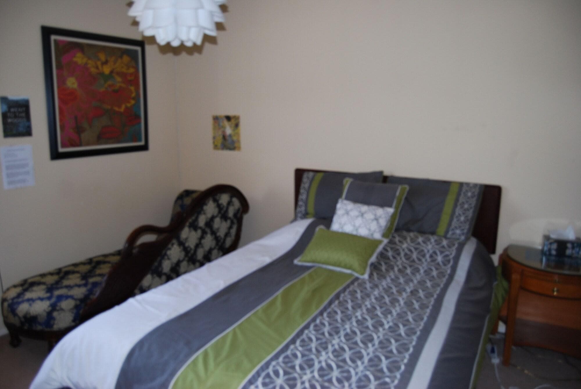 Mini Mansion In Hollywood Hills, Room