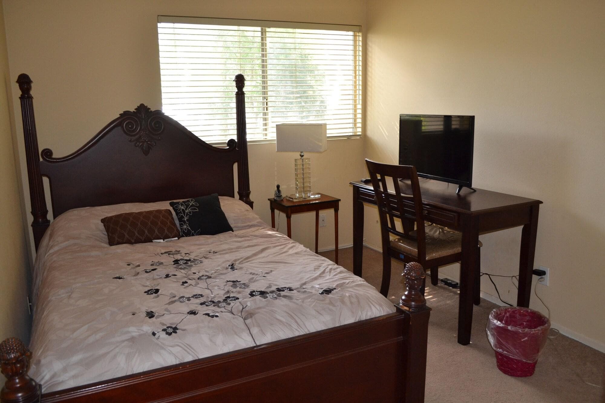 Mini Mansion In Hollywood Hills, Room