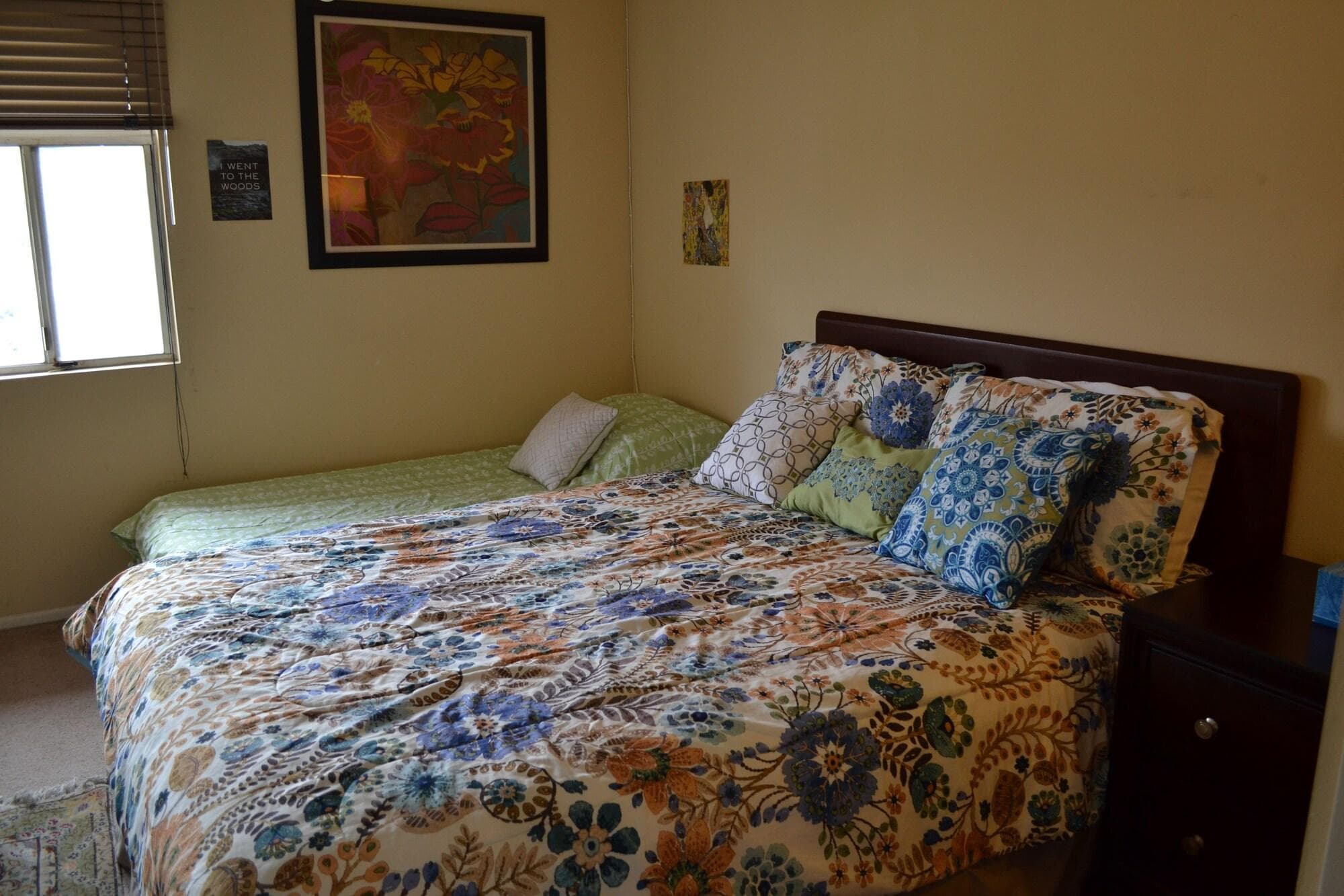 Mini Mansion In Hollywood Hills, Room