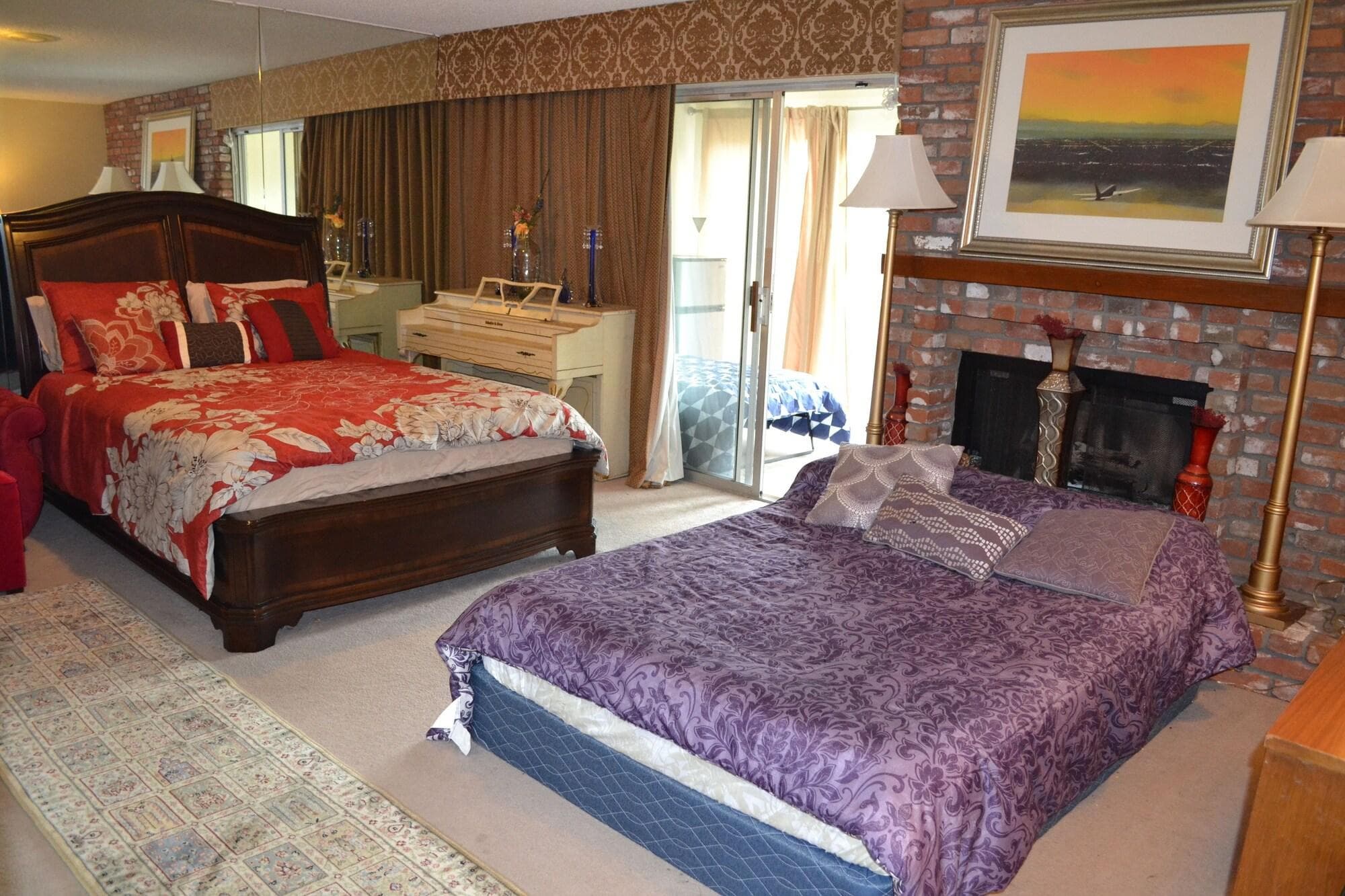 Mini Mansion In Hollywood Hills, Room