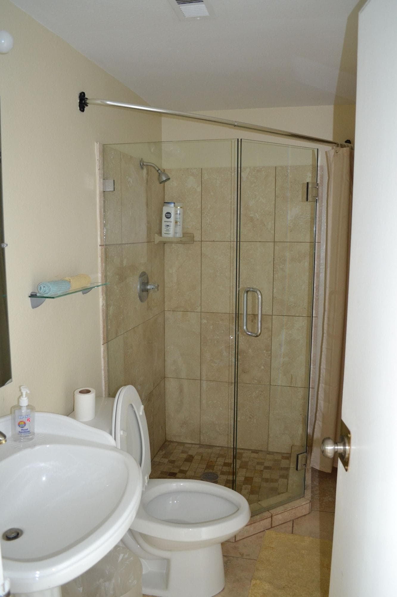 Mini Mansion In Hollywood Hills, Room