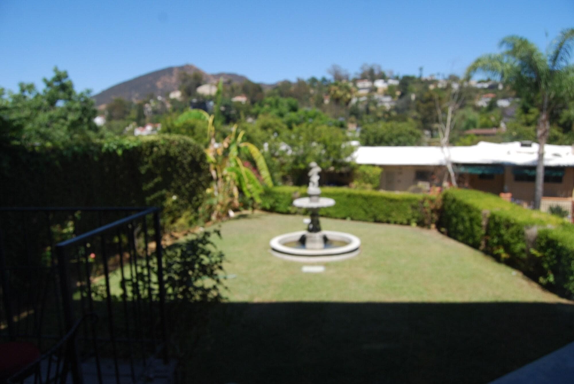 Mini Mansion In Hollywood Hills, Room