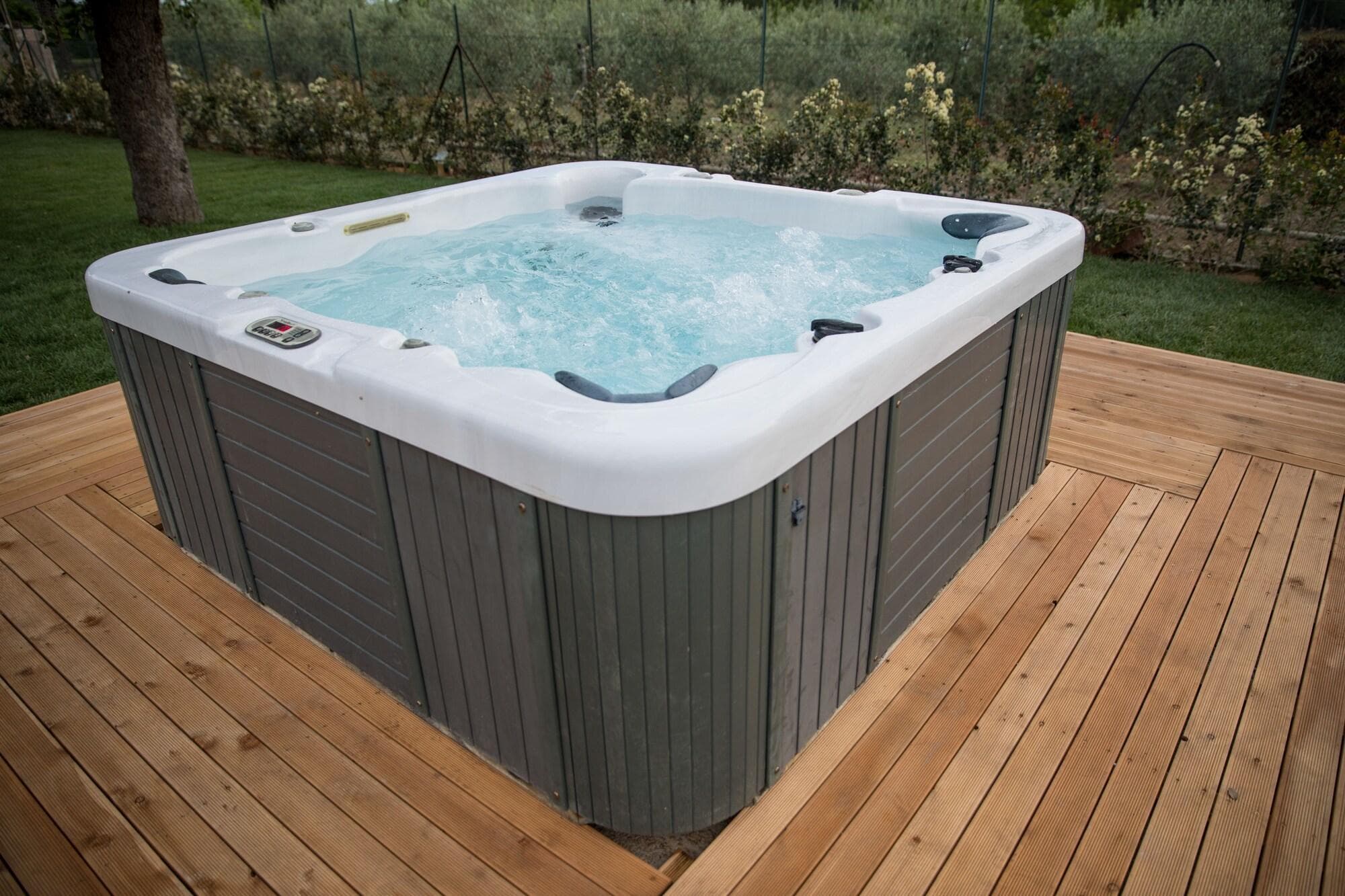 Love Fama, Sports and Entertainment