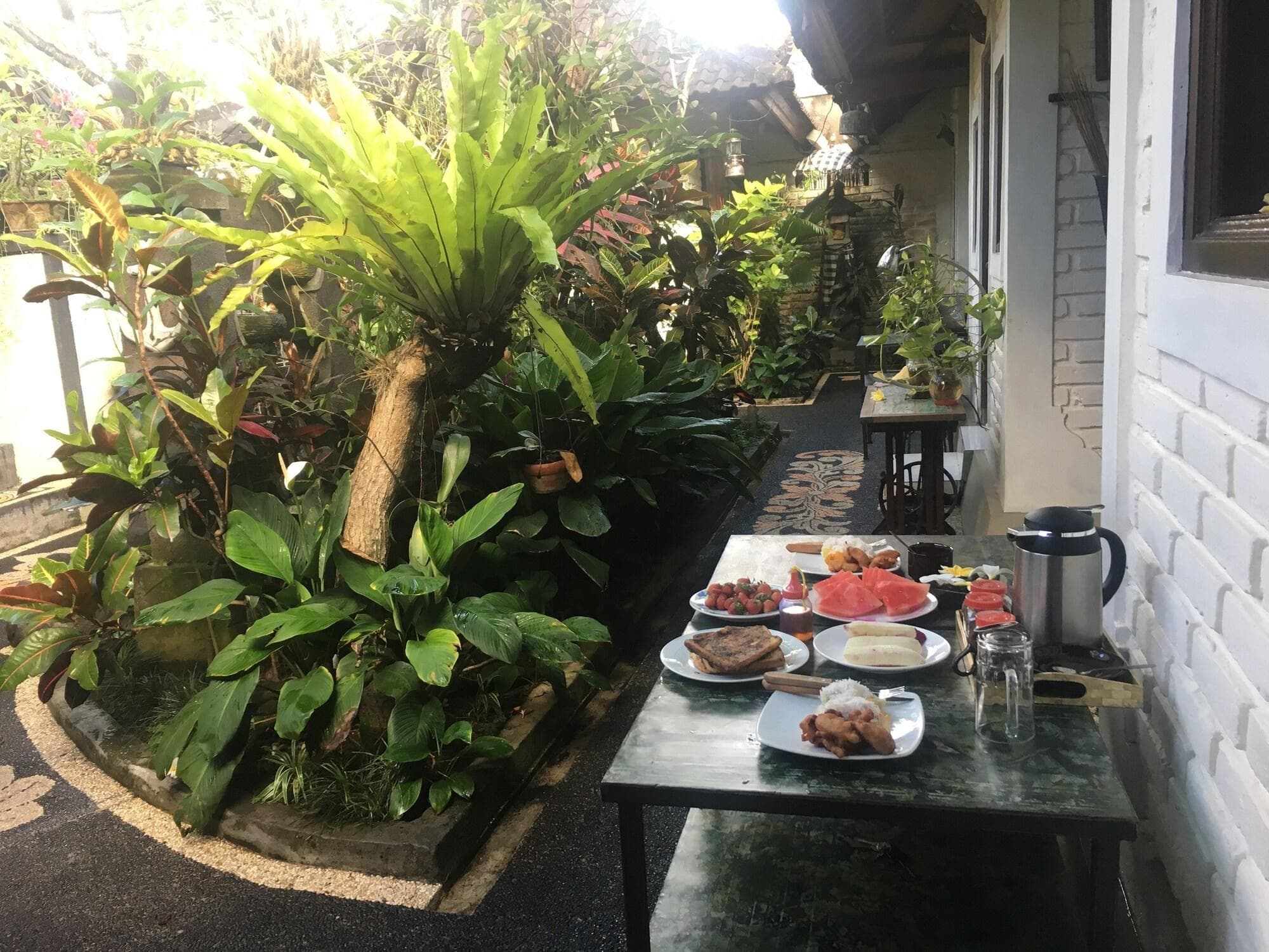 Gusti Homestay Bali, Restaurant