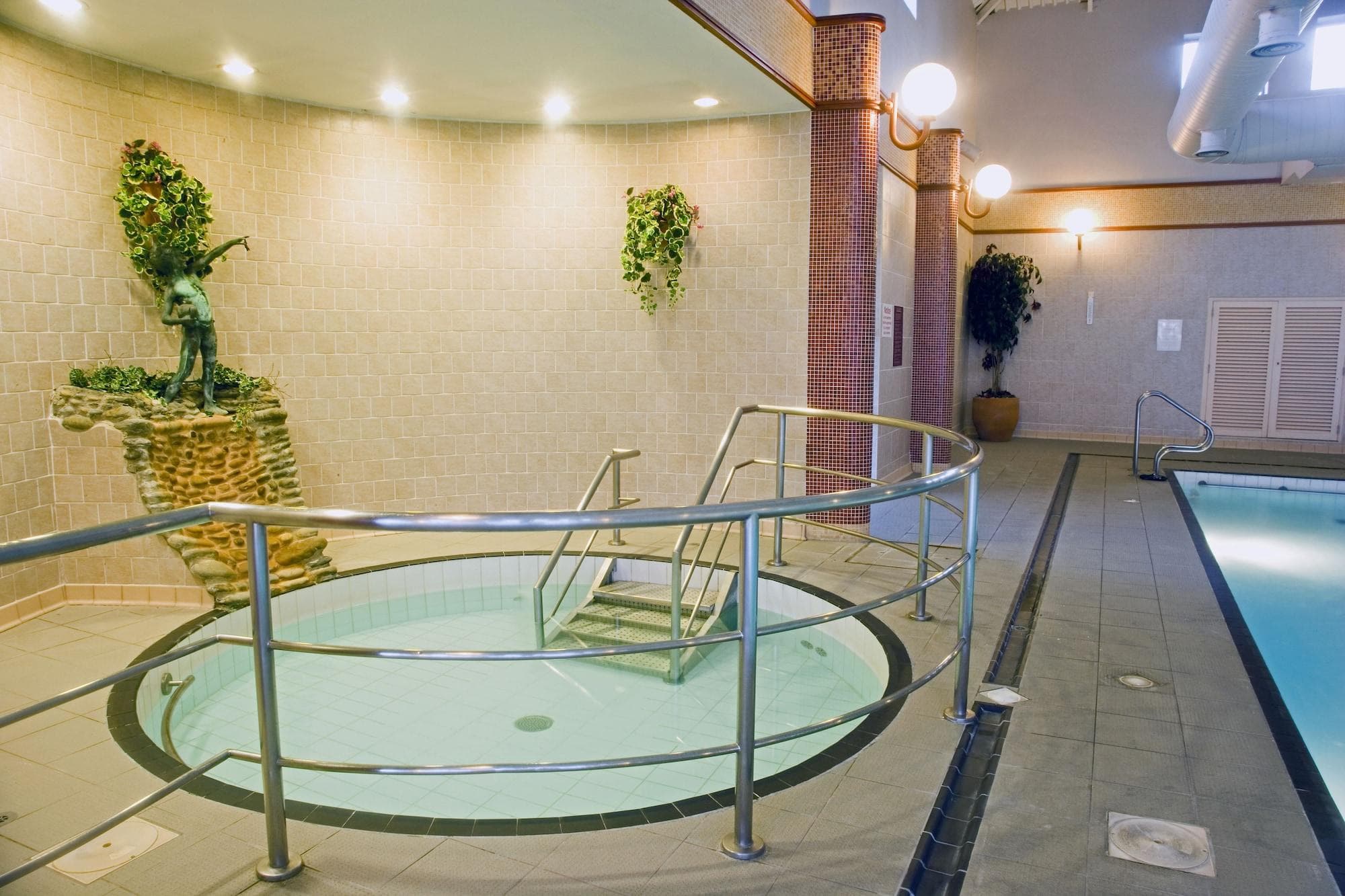 Greenhills Hotel, Sports and Entertainment