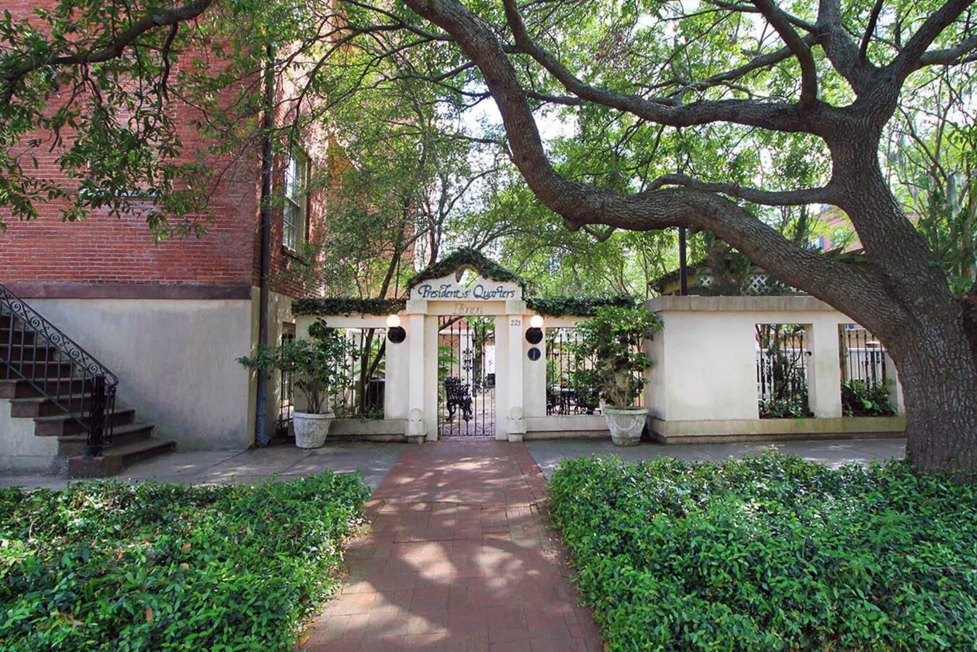 The Presidents Quarters Inn, General view