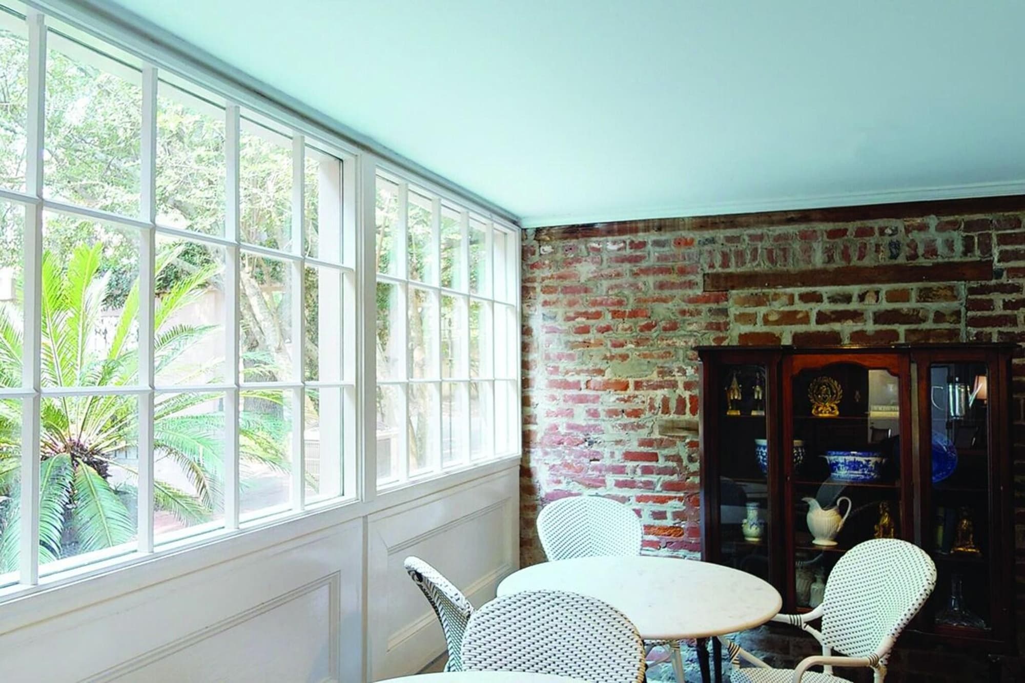 The Presidents Quarters Inn, Lobby