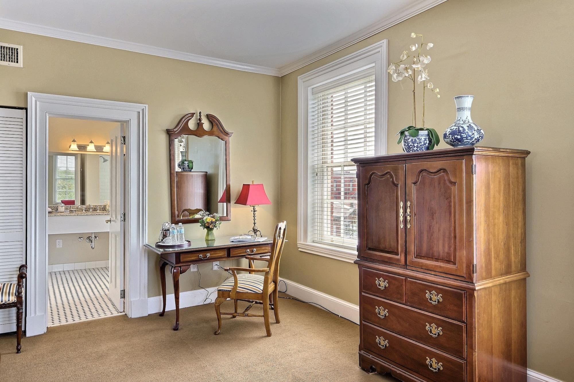 The Presidents Quarters Inn, Room